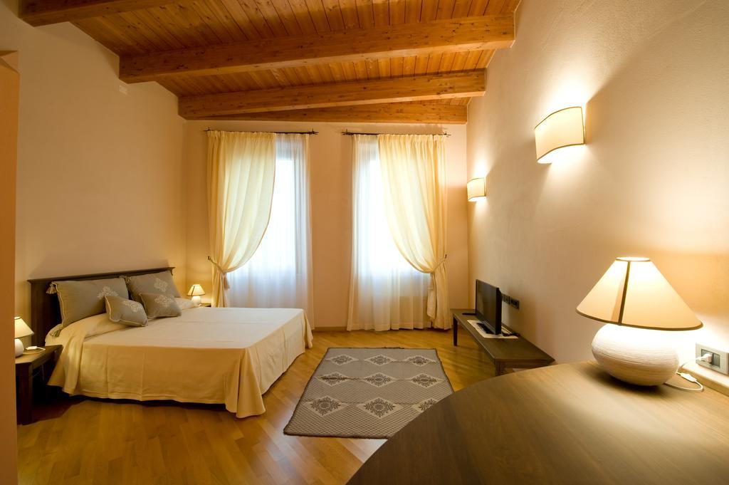 Piazza Azuni 18 Guest House Sassari Room photo