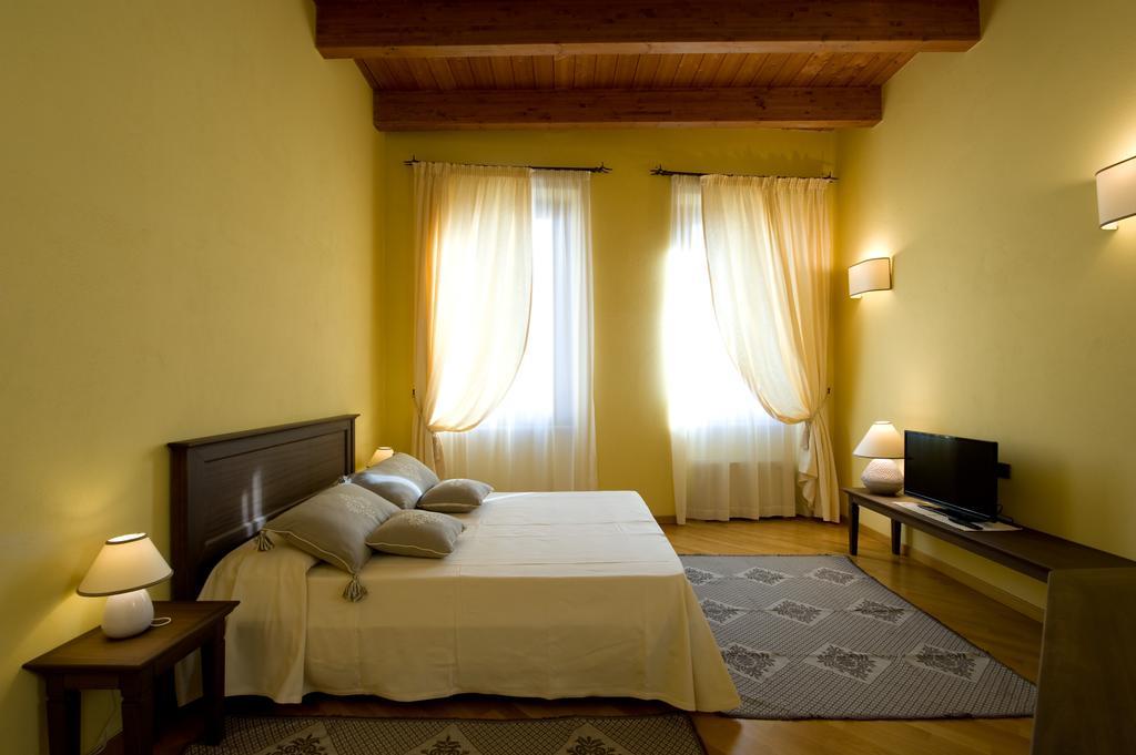 Piazza Azuni 18 Guest House Sassari Room photo